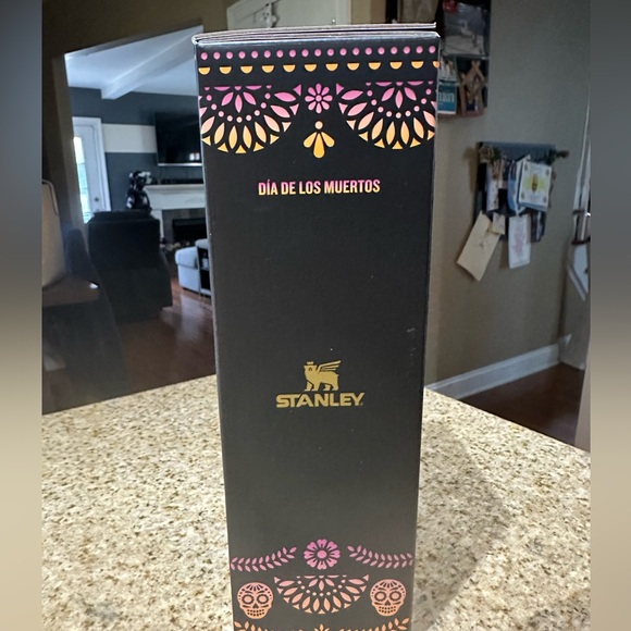 Brand New Limited Edition Día de Muertos 
Stanley 30-OZ Quencher® H2.0 FlowState - Picture 9 of 9